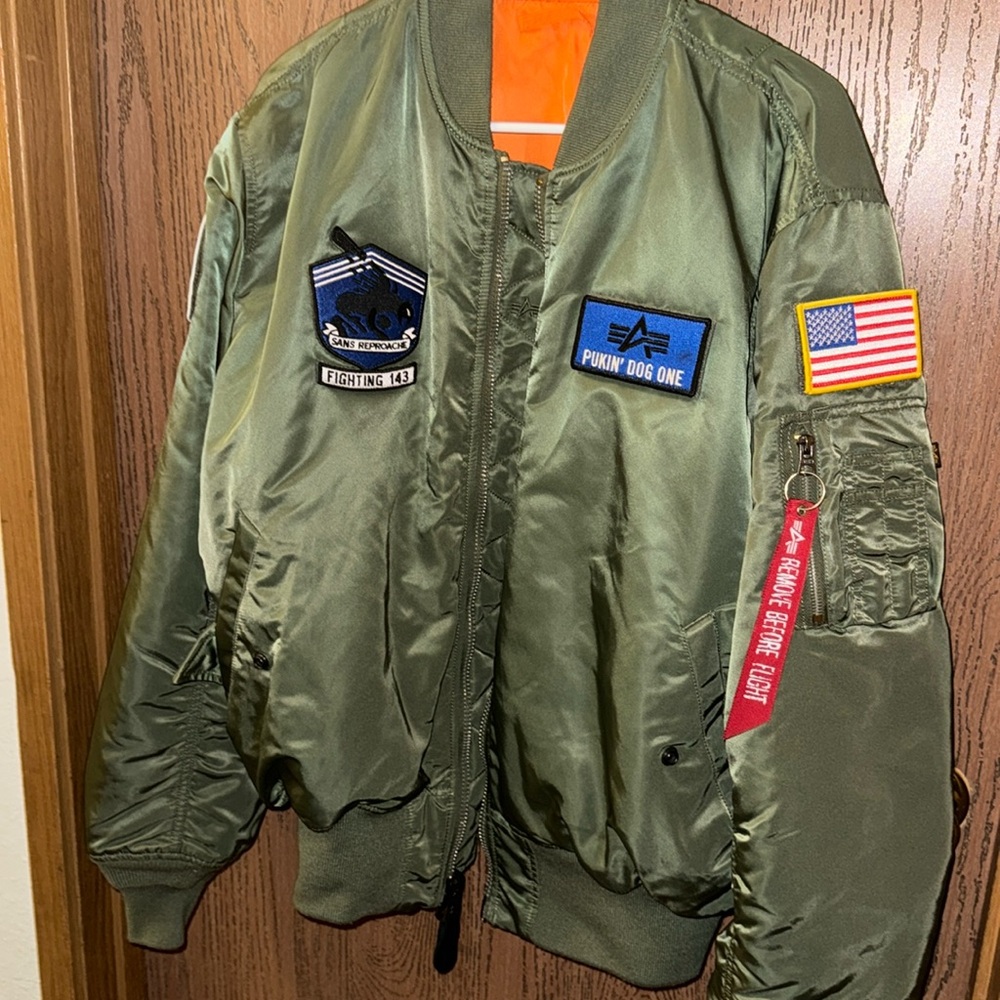 Alpha industries bomber jacket size large in excellent condition